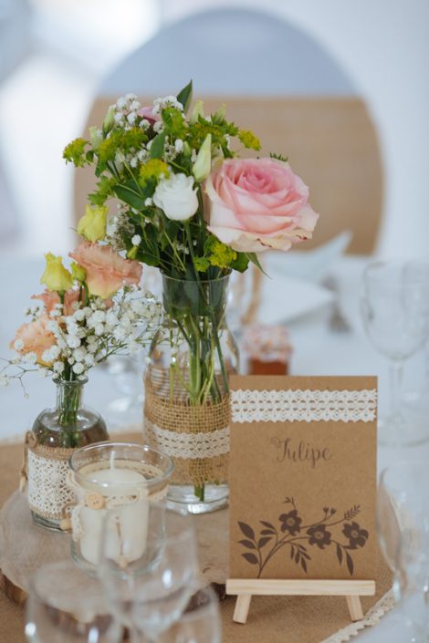 Centre de table décoration mariage champêtre jute rose