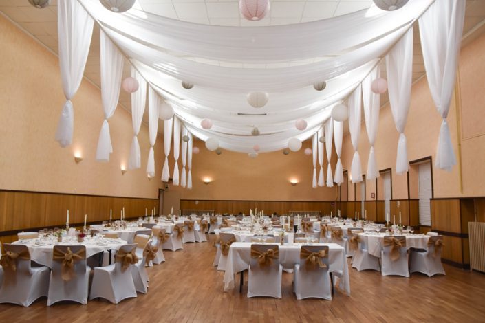 Décoration plafond salle des fêtes calvados drapés suspendus